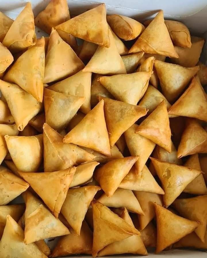 Crispy golden alu samosay